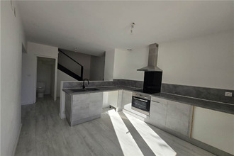 location maison grillon 84600