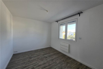 location maison grillon 84600