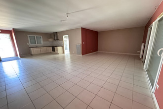 location maison la-couronne 16400