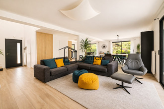 Ma-Cabane - Location Maison Saint-Genis-Pouilly, 193 m²