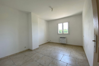 location maison senas 13560