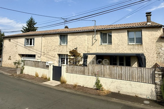  maison cours 79220