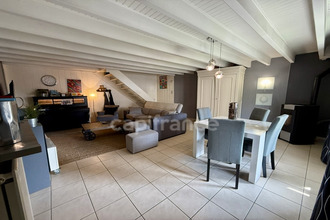  maison cours 79220