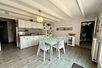  maison cours 79220
