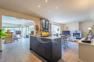  maison menerbes 84560