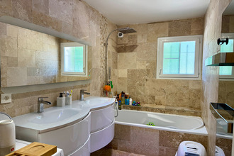  maison pourrieres 83910