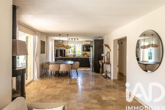  maison pourrieres 83910