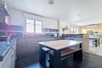  maison soindres 78200