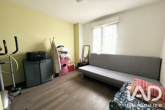  maison soindres 78200