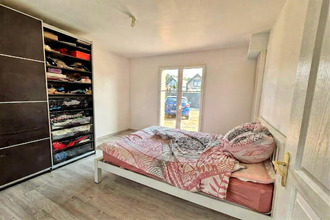 maison soindres 78200