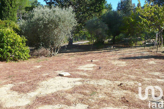  terrain pierrevert 04860