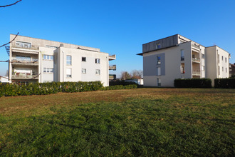 Ma-Cabane - Vente Appartement CHARMES, 77 m²