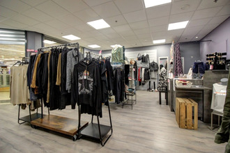 Ma-Cabane - Vente Boutique BROCHON, 61 m²