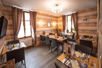 Ma-Cabane - Vente Boutique Saint-Chély-d'Aubrac, 880 m²