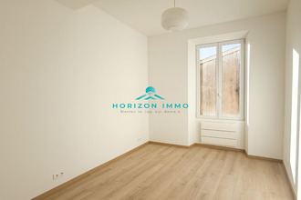 Ma-Cabane - Vente Immeuble Saint-Laurent-du-Var, 122 m²