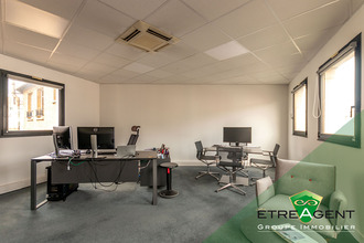 Ma-Cabane - Vente Local commercial LE KREMLIN-BICETRE, 162 m²