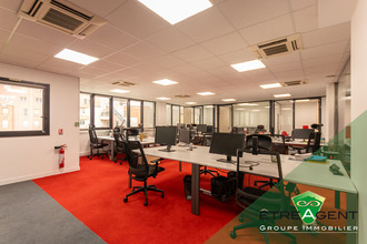 Ma-Cabane - Vente Local commercial LE KREMLIN-BICETRE, 288 m²