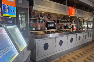 Ma-Cabane - Vente Local commercial LES MUREAUX, 240 m²