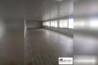 Ma-Cabane - Vente Local commercial Roullet-Saint-Estèphe, 1300 m²