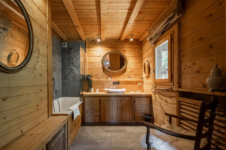 Ma-Cabane - Vente Maison ARACHES-LA-FRASSE, 200 m²