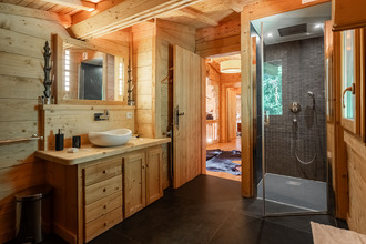 Ma-Cabane - Vente Maison ARACHES-LA-FRASSE, 200 m²