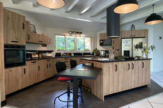 Ma-Cabane - Vente Maison CARCARES-SAINTE-CROIX, 217 m²