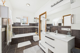 Ma-Cabane - Vente Maison CHATEAUNEUF-LE-ROUGE, 210 m²