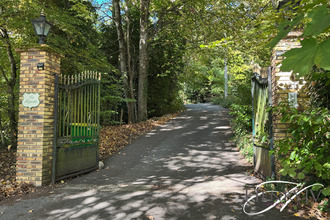 Ma-Cabane - Vente Maison Corenc, 700 m²