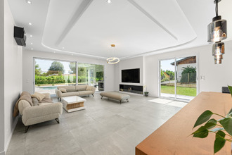 Ma-Cabane - Vente Maison DIVONNE-LES-BAINS, 257 m²