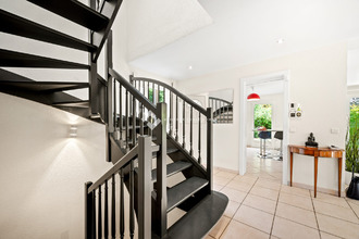 Ma-Cabane - Vente Maison Divonne-les-Bains, 220 m²