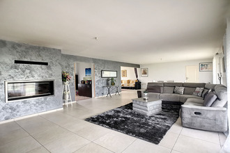 Ma-Cabane - Vente Maison GENSAC-LA-PALLUE, 285 m²