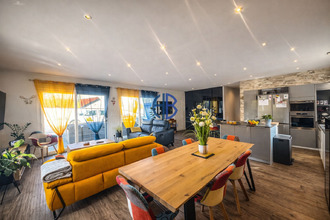 Ma-Cabane - Vente Maison LA CHAPELLE-DE-LA-TOUR, 190 m²