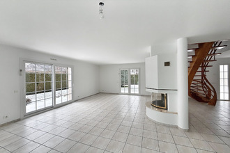 Ma-Cabane - Vente Maison Ornex, 239 m²