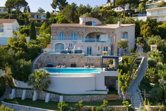 Ma-Cabane - Vente Maison ROQUEBRUNE-SUR-ARGENS, 254 m²