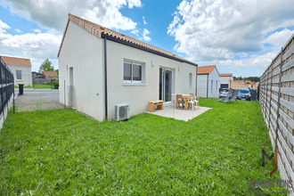 Ma-Cabane - Vente Maison SAINT-HILAIRE-DE-CHALEONS, 93 m²