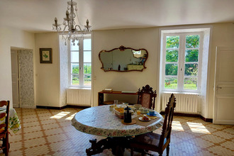Ma-Cabane - Vente Maison SAINT-JEAN-D'ANGELY, 320 m²