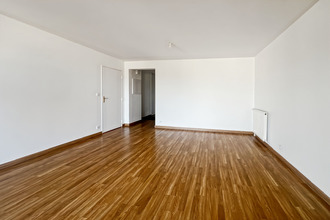 Ma-Cabane - Vente Appartement VEZIN-LE-COQUET, 80 m²