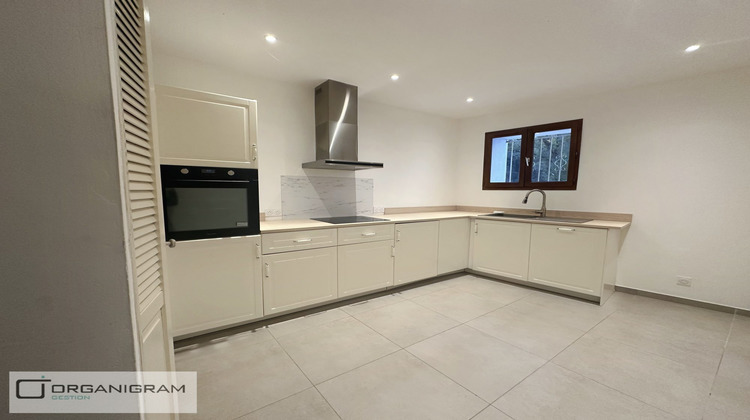 Ma-Cabane - Location Appartement Bastelicaccia, 119 m²