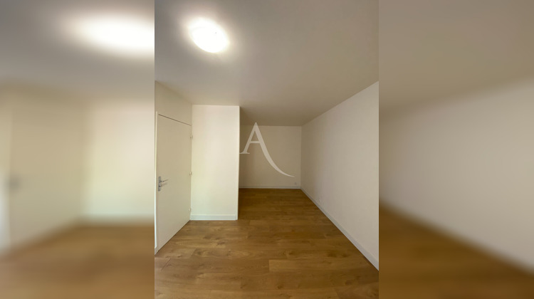 Ma-Cabane - Location Appartement BAULNE, 30 m²