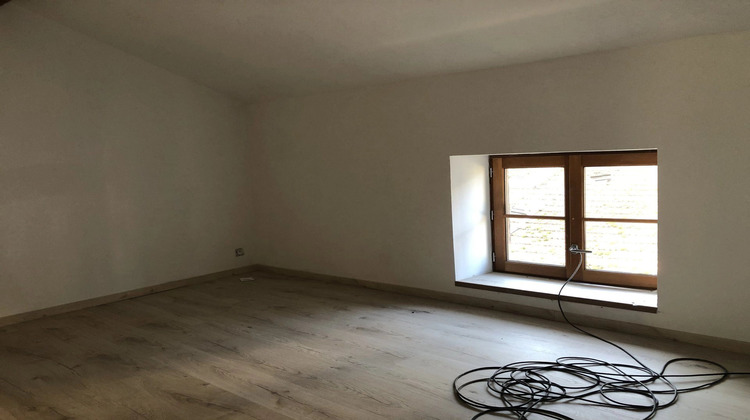 Ma-Cabane - Location Appartement Beaujeu, 64 m²
