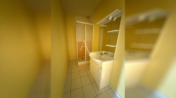 Ma-Cabane - Location Appartement BECON-LES-GRANITS, 27 m²