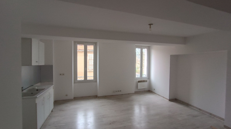 Ma-Cabane - Location Appartement BESSE-SUR-ISSOLE, 57 m²