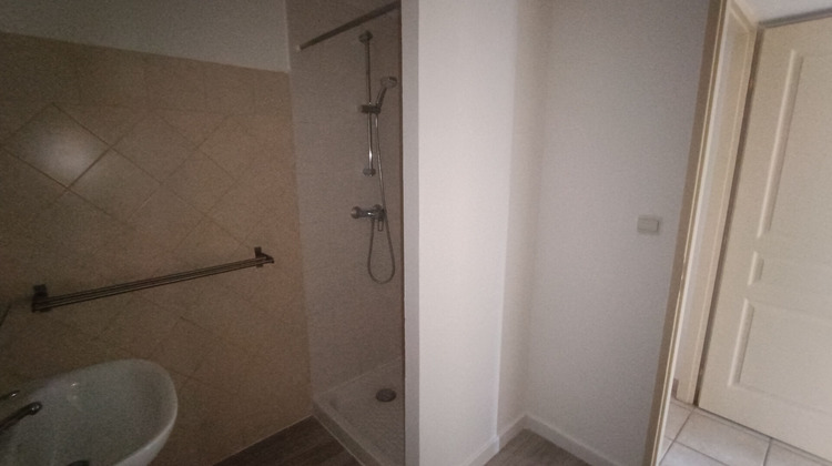 Ma-Cabane - Location Appartement BESSE-SUR-ISSOLE, 57 m²