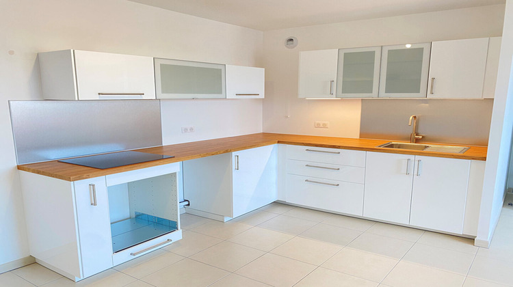 Ma-Cabane - Location Appartement BEZANNES, 70 m²