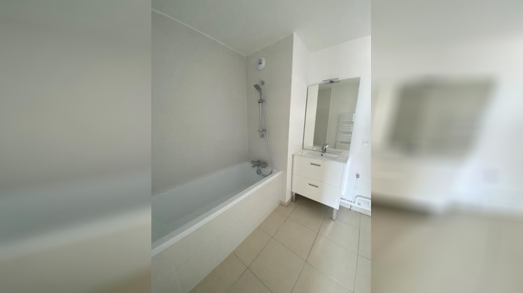 Ma-Cabane - Location Appartement BEZANNES, 70 m²