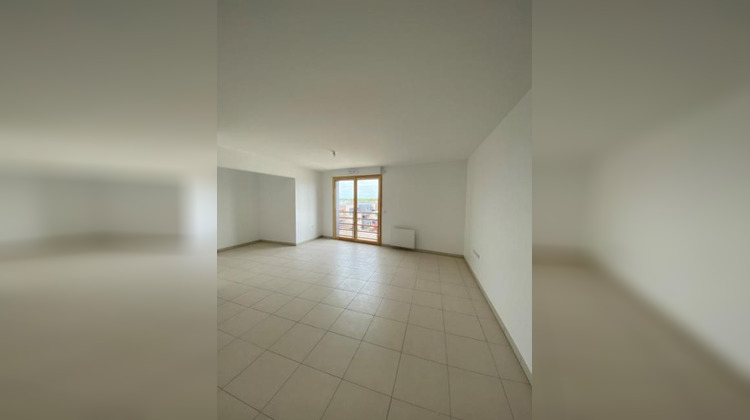 Ma-Cabane - Location Appartement BEZANNES, 70 m²