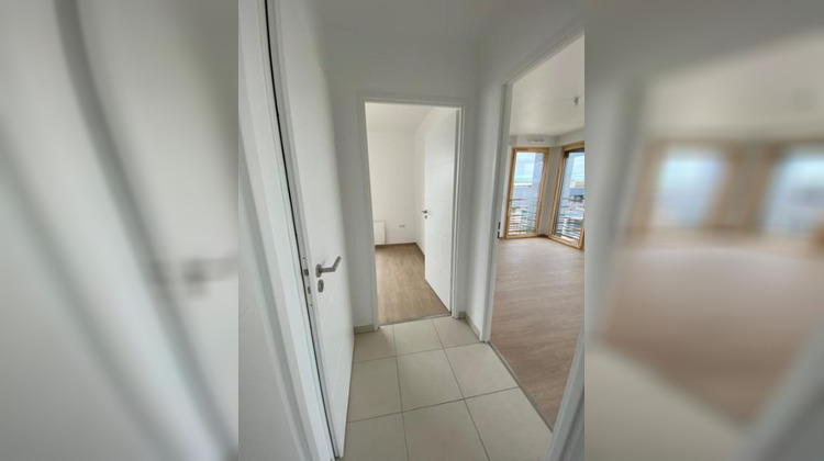 Ma-Cabane - Location Appartement BEZANNES, 70 m²