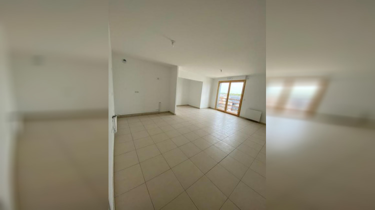 Ma-Cabane - Location Appartement BEZANNES, 70 m²