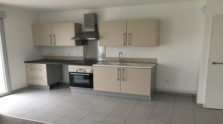 Ma-Cabane - Location Appartement BEZANNES, 73 m²