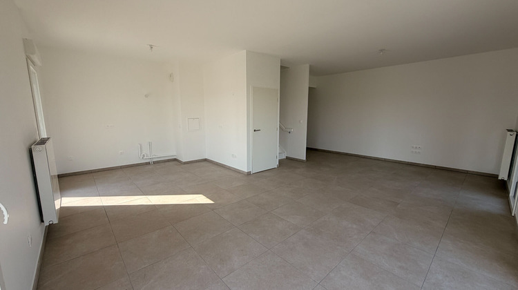 Ma-Cabane - Location Appartement BEZANNES, 117 m²